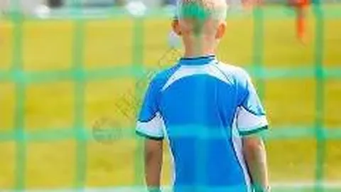 《前华夏名将许小龙点赞李铁：战术指导独到，球队管理细致入微》