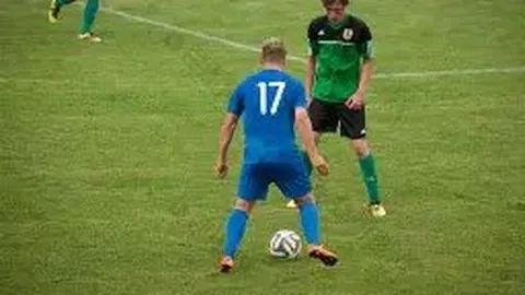 2025英超联赛积分榜揭晓：阿森纳71分领跑，曼城紧随其后以68分争冠！