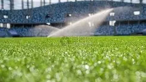 《董方卓揭秘奥运封闭战痛楚：半月板与后交叉韧带齐毁，曼联急盼手术康复之旅》