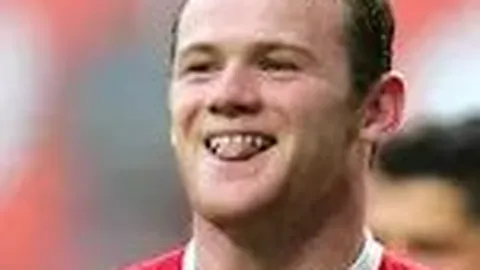 《电讯快讯：斯特林豪宅再遇蒙面盗贼，球星夫妇家中直面惊魂夜》